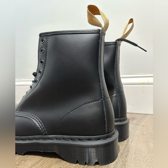 Dr. Martens 1460 Mens Sz 10 Boots MONO Leather 27032 ALL BLACK SMOOTH $160 - Picture 3 of 6